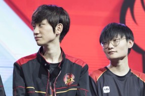 开云体育入口-FPX带队取胜！，Doinb重要时刻晋级下一阶段观众掌声雷动(fpxpdd)