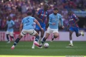 开云体育APP下载-今夜法兰克福备战欧联；战术微调细节曝光；话题不断；身体对抗强度拉满(欧联杯法兰克福对阵切尔西)