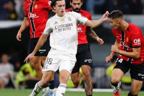 开云-包含清晨体能课后，皇家马德里远射贴柱备战社区盾，悬念犹存，年轻球员得到机会的词条